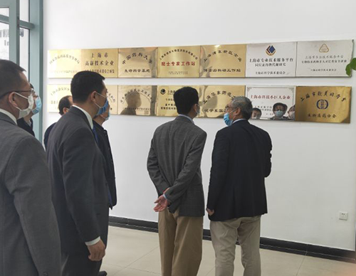 吴清副市长一行听取了富联娱乐关于一站式综合研发服务的技术实力介绍