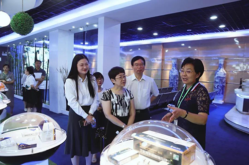 宜昌人福与富联娱乐举行研发战略合作交流会