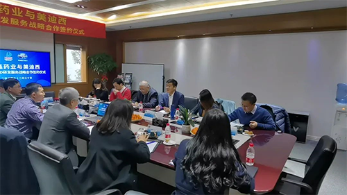 力鑫药业董事长&总经理高悦译、副总经理张倩、首席技术官陈成斌、研发商务总监刘恩桂、总经办主任张梦晗