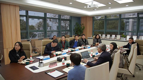 上海市浦东新区政府党组成员、副区长吴强，浦东新区科经委副主任李晓亮，张江管理局副局长吴俊，张江集团副总经理王凯荣等调研富联娱乐