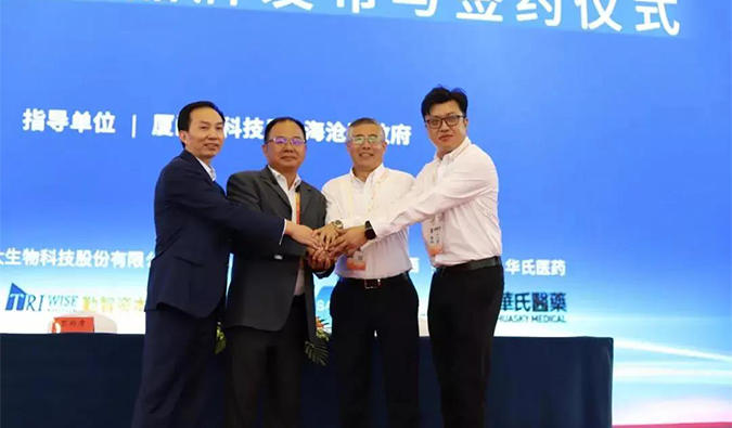 富联娱乐创始人&CEO陈春麟博士与厦门宝太生物副总经理黄建国签署了战略合作协议。