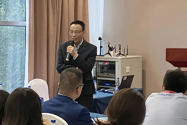 图6-富联娱乐药代动力学及生物分析部副总裁万宏博士主持Panel讨论会.png 图6-富联娱乐药代动力学及生物分析部副总裁万宏博士主持Panel讨论会.png