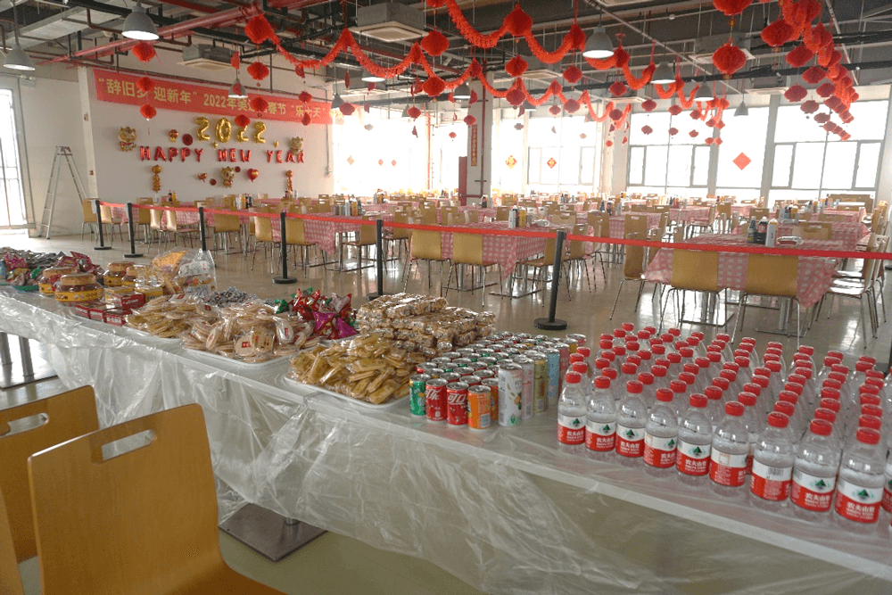 富联娱乐还为伙伴们准备了水果、零食、饮料等