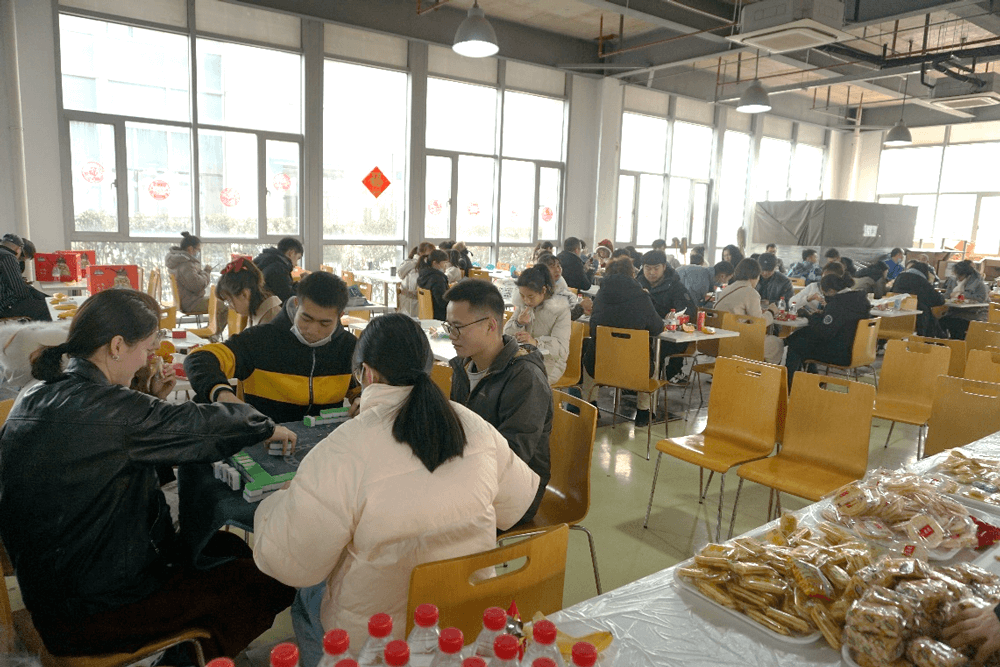 在春节 “乐七天” 活动中，富联娱乐给留沪过春节的员工准备了丰富多彩的活动